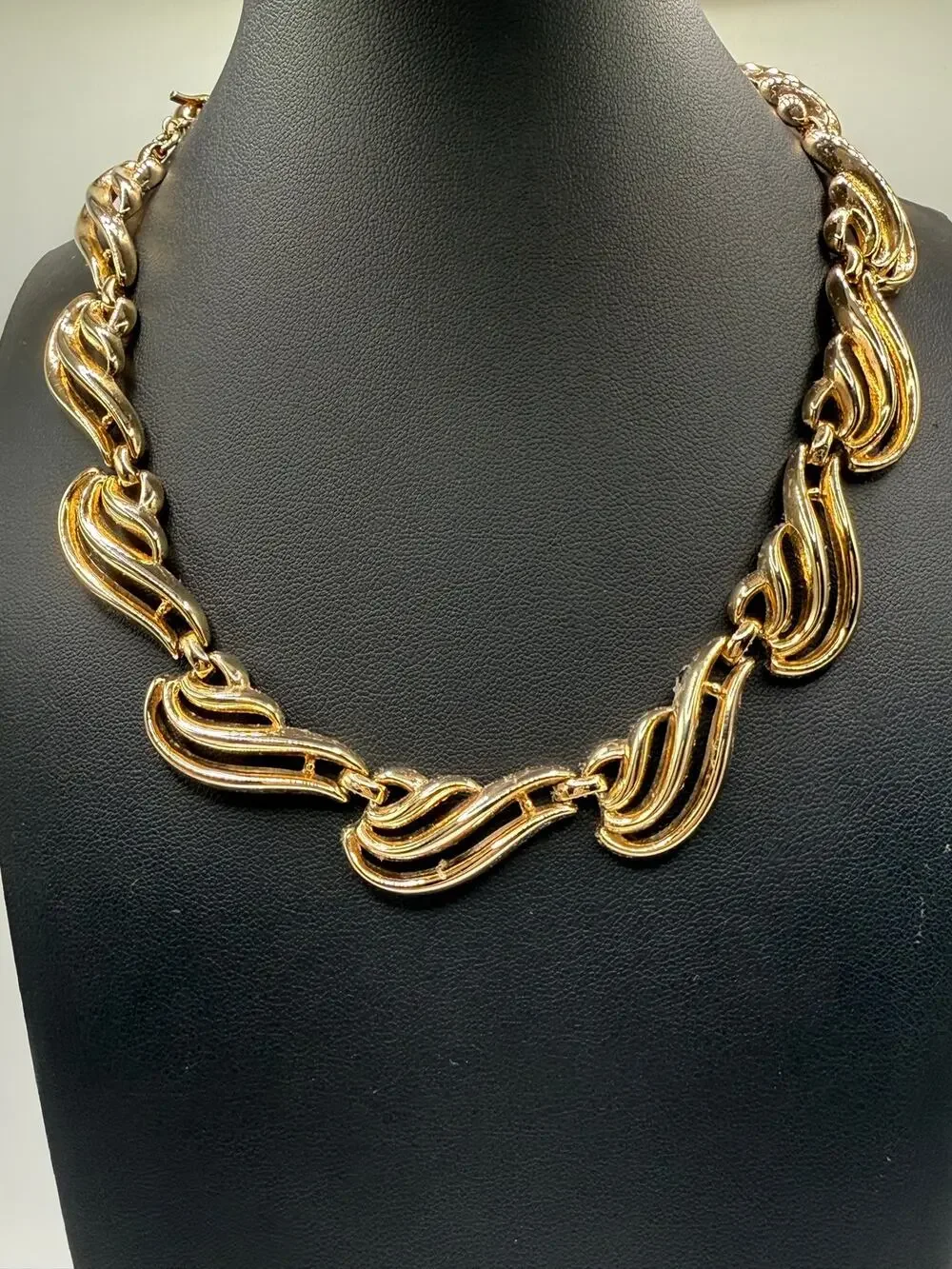Trifari Gold Tone Vintage Choker